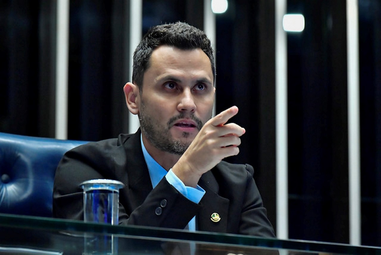 Senador Cleitinho Azevedo ensaia uma candidatura ao governo de Minas