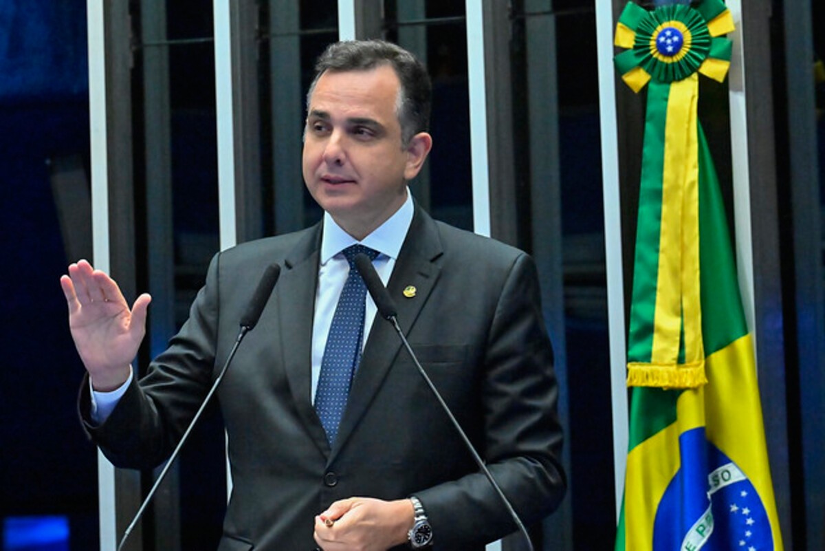 Senador Rodrigo Pacheco (PSD-MG) na tribuna do Senado