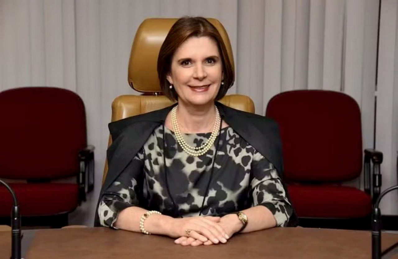 A ministra mineira assumiu a presidência do STM nesta quarta-feira (12)