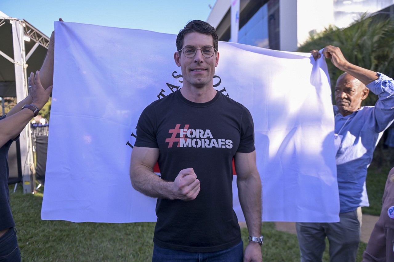 O advogado Marco Antônio Costa, o Superman, foi à Casa Pampulha nessa quinta-feira (26 de junho) ao lado do líder do Movimento Direita Belo Horizonte, Cristiano Reis