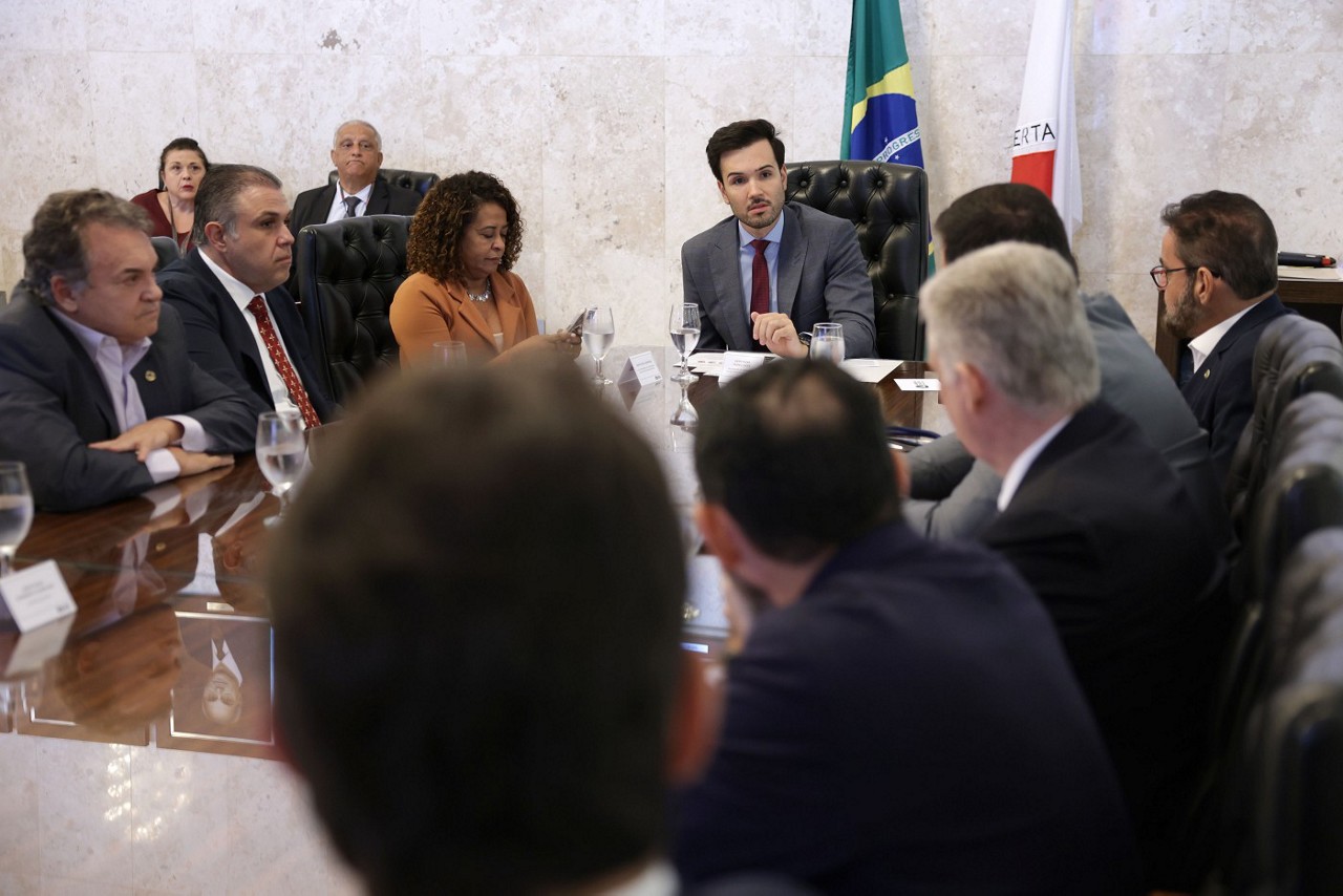 Aconselhado a disputar um cargo majoritário em 2026, o presidente da Assembleia Legislativa, Tadeu Leite (MDB), pode segurar a última vaga para o TCE-MG para depois das eleições