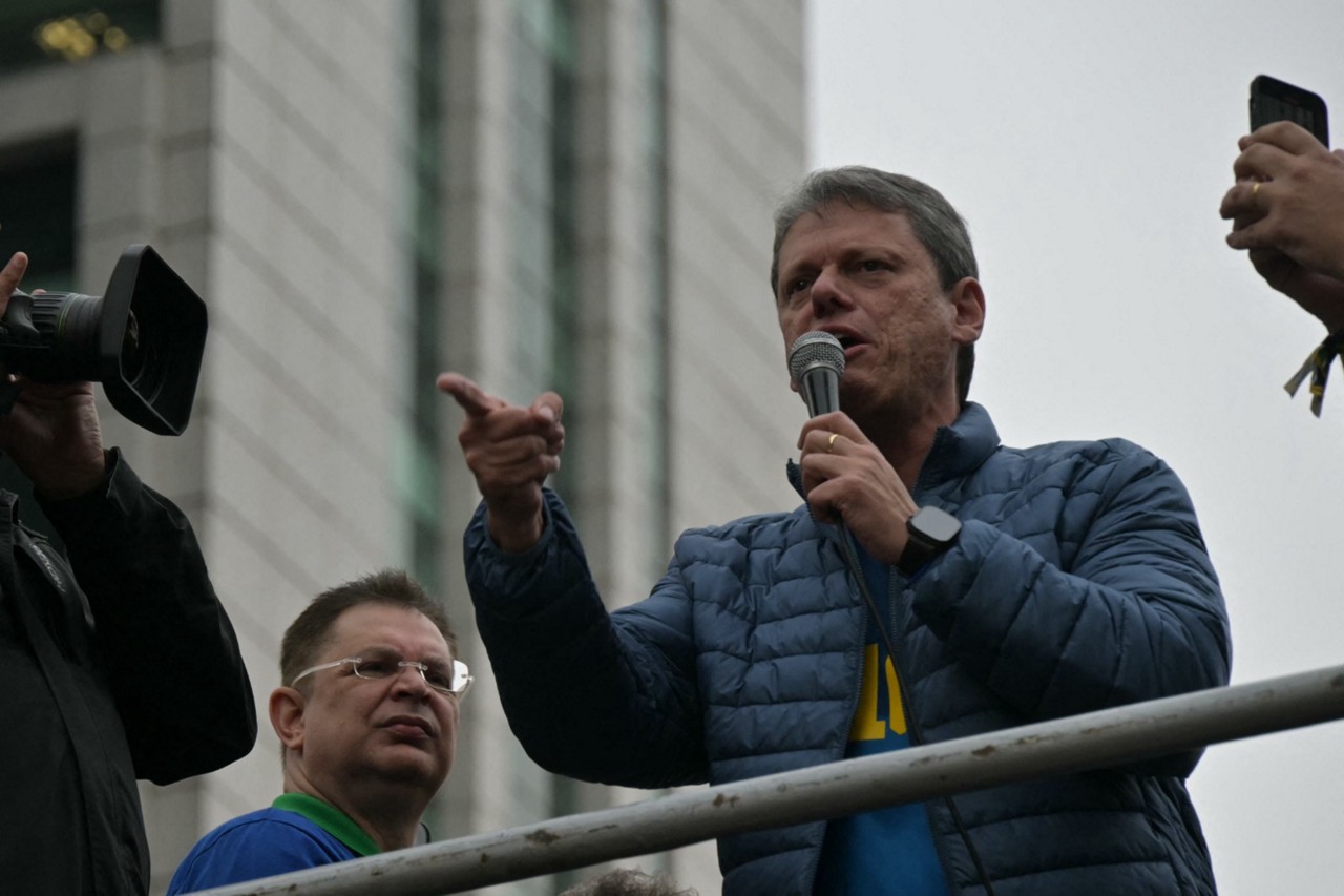 O governador de São Paulo, Tarcísio de Freitas (Republicanos), ainda puxou um coro por anistia na avenida Paulista neste domingo (7/9)