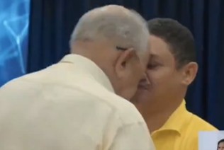 Prefeito de Teresina dá 'cabeçada' em oponente no debate da Band