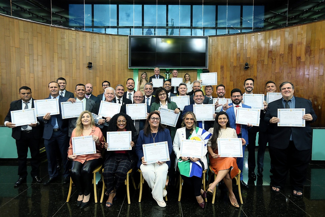 Prefeito, vice-prefeito e vereadores eleitos de Uberlândia receberam um documento atestando sua vitória nas urnas