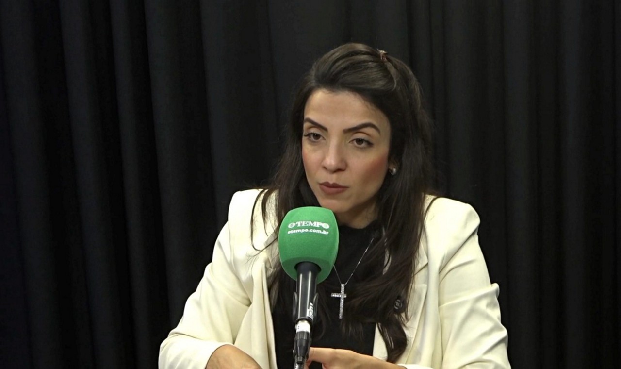 Marcela Trópia  disse que “sente muito pelo presidente” da Casa, Juliano Lopes (Podemos) e que ele “trabalha com o que tem”