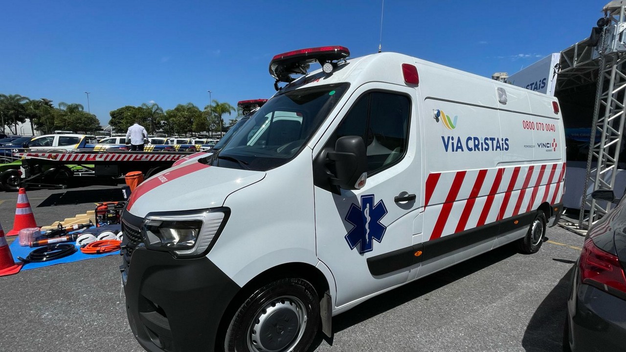 Veículos da concessionária Via Cristais, empresa da VINCI Highway, responsável pelas obras das BR-040 entre Goiás e Minas