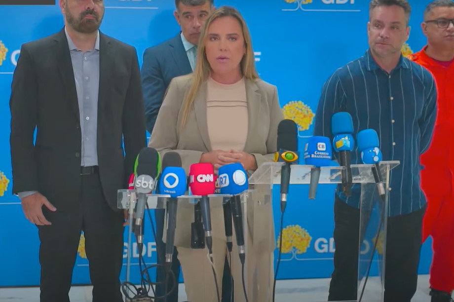 A governadora em exercício do Distrito Federal, Celina Leão (PP), deu uma coletiva de imprensa no fim da noite desta quarta-feira (13)