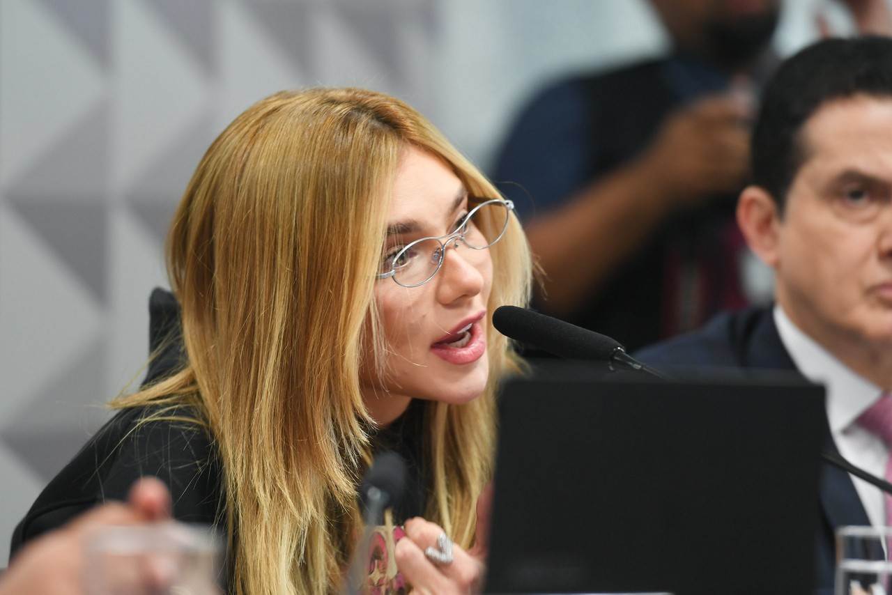 A influenciadora Virginia Fonseca presta depoimento, nesta terça-feira (13), na CPI das Bets do Senado. 