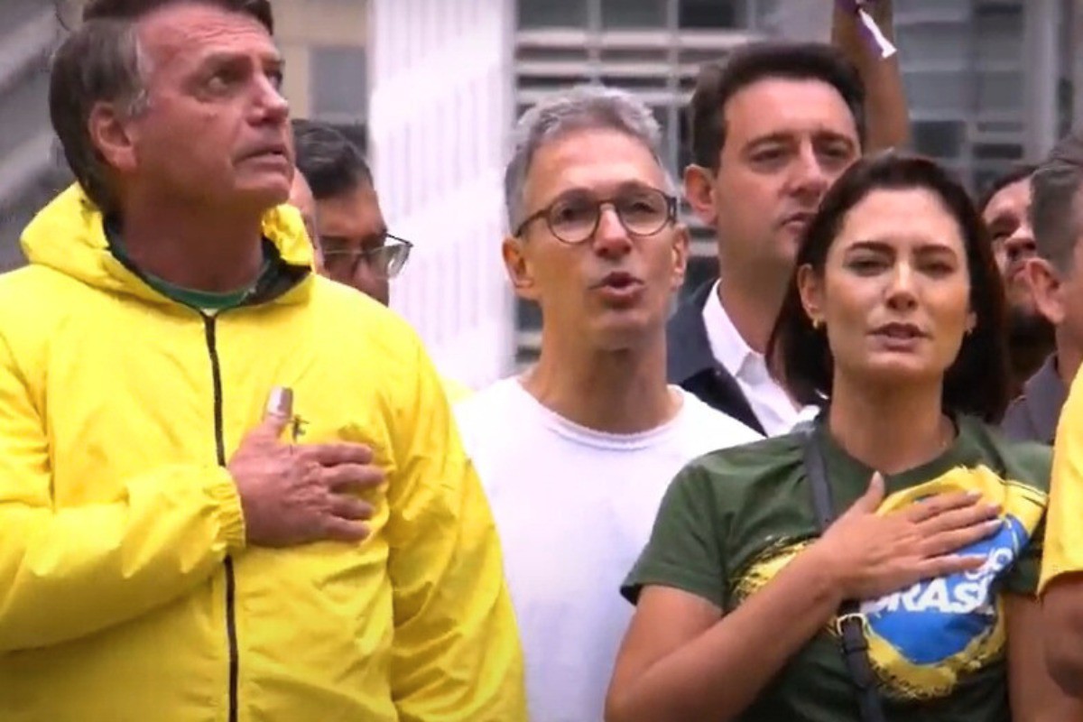 Aliados do ex-presidente Jair Bolsonaro, incluindo o governador Romeu Zema, estão reunidos na avenida Paulista