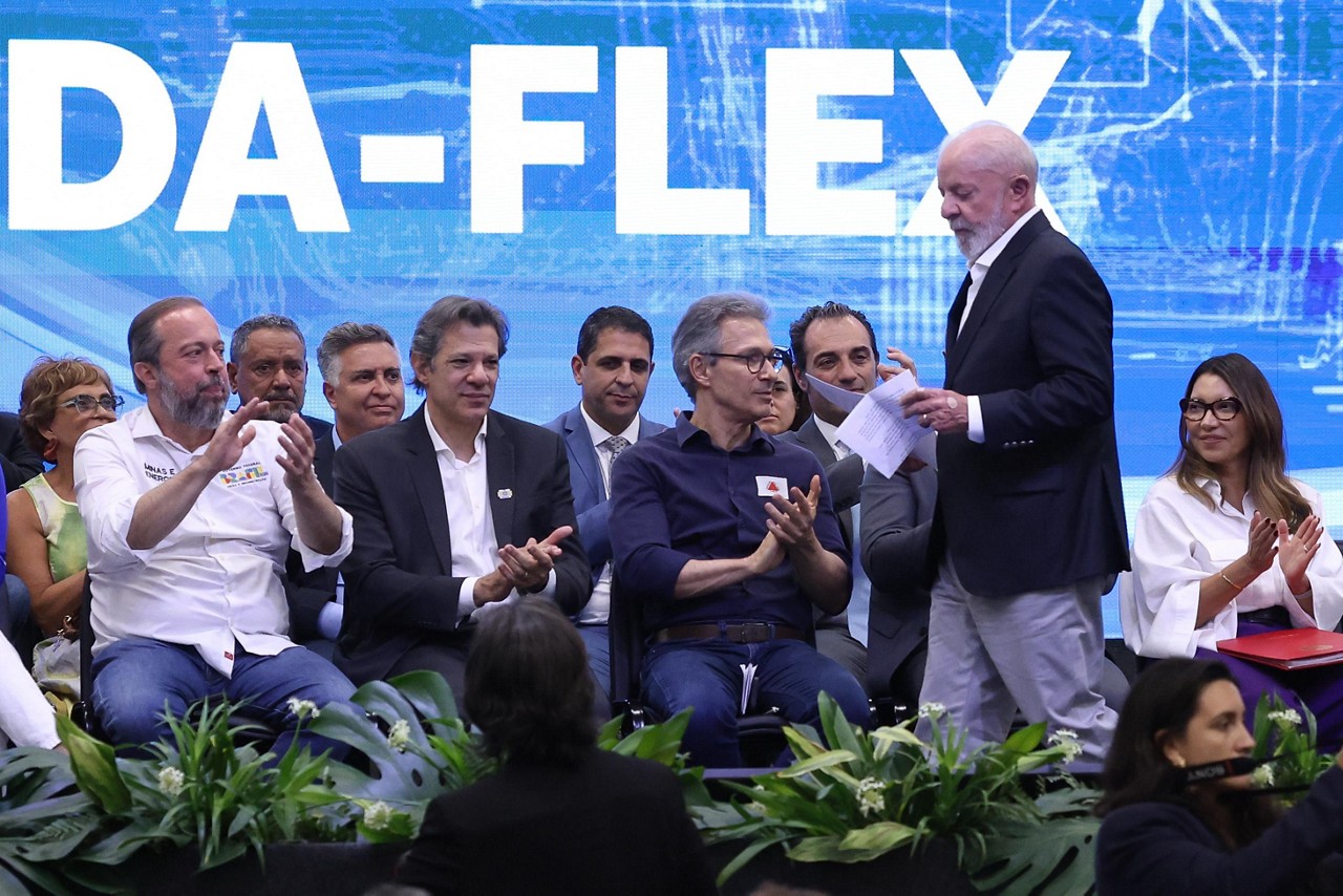 Presidente Lula visita o Polo Automotivo Stellantis de Betim e participa da inauguração do centro de desenvolvimento de produtos de mobilidade híbrida-flex