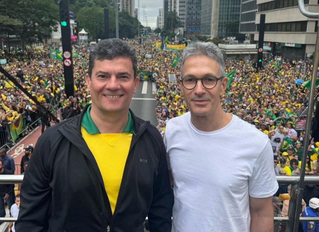Moro e Zema posam juntos em ato organizado por Bolsonaro neste domingo (6)