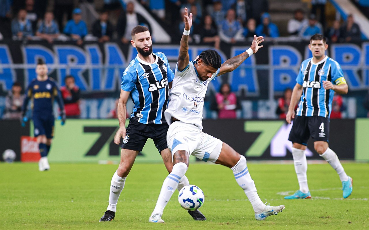 Grêmio foi eliminado pelo CSA na Copa do Brasil (Foto: Maxi Franzoi/AGIF)