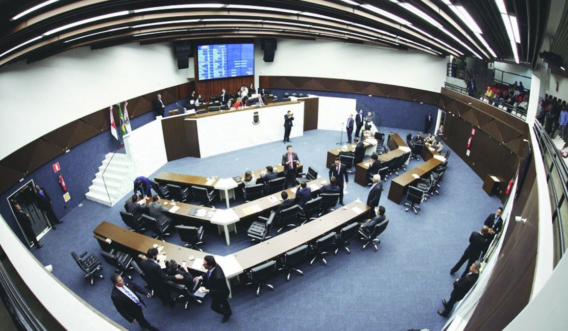 Mudança. Vereadores de BH estrearam ontem o novo plenário, remodelado ao custo de R$ 2,8 milhões