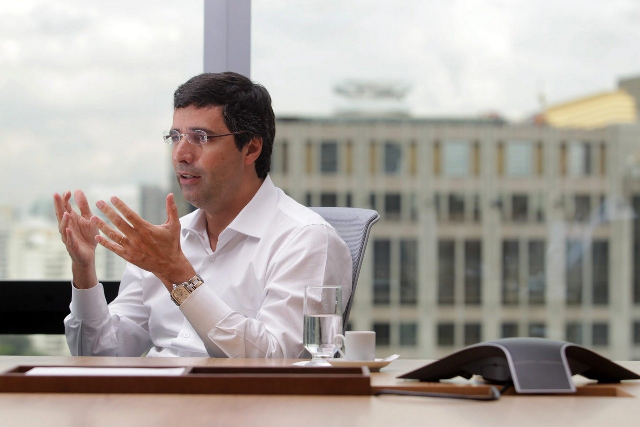 Esteves também teria oferecido vantagens ao deputado Eduardo Cunha em troca da aprovação de medidas provisórias que supostamente favoreceriam o banco