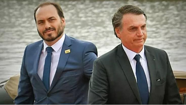 Carlos Bolsonaro relata que o pai tem sofrico om soluços e refluxos constantes e saúde 'cada vez mais debilitada'