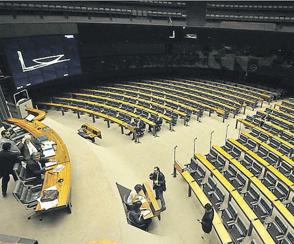 Vimos recentemente em nosso Parlamento cenas de intolerância, sectarismo e negação do diálogo