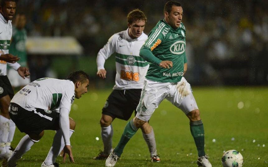 Daniel Carvalho em ação pelo Palmeiras, durante a temporada de 2012. (Foto: Ari Ferreira/Lancerpess!)