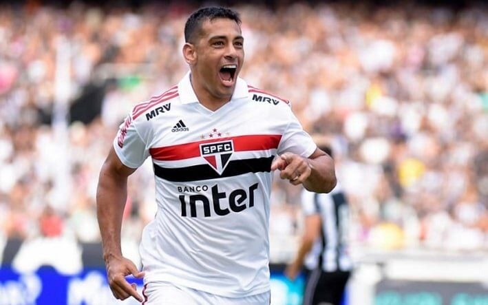 Diego Souza em ação pelo São Paulo, onde atuou entre 2018 e 2019. (Thiago Ribeiro/AGIF/Lancepress)
