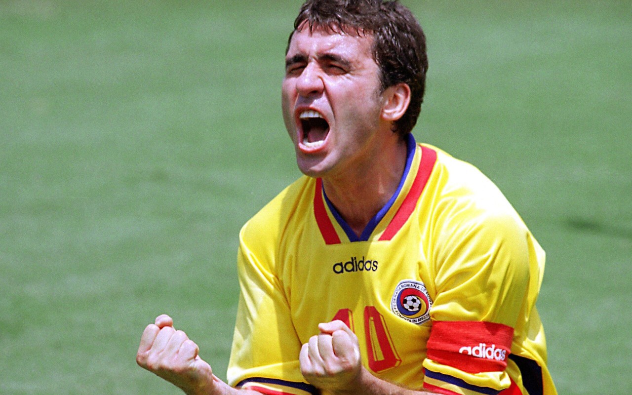 Gheorghe Hagi, lenda do futebol romeno, atualmente é técnico e dono do Farul Constanța. (Foto: FIFA)