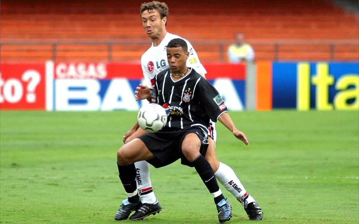 Gil, em ação pelo Corinthians, clube onde viveu o auge de sua carreira como jogador. (Foto: Corinthians)