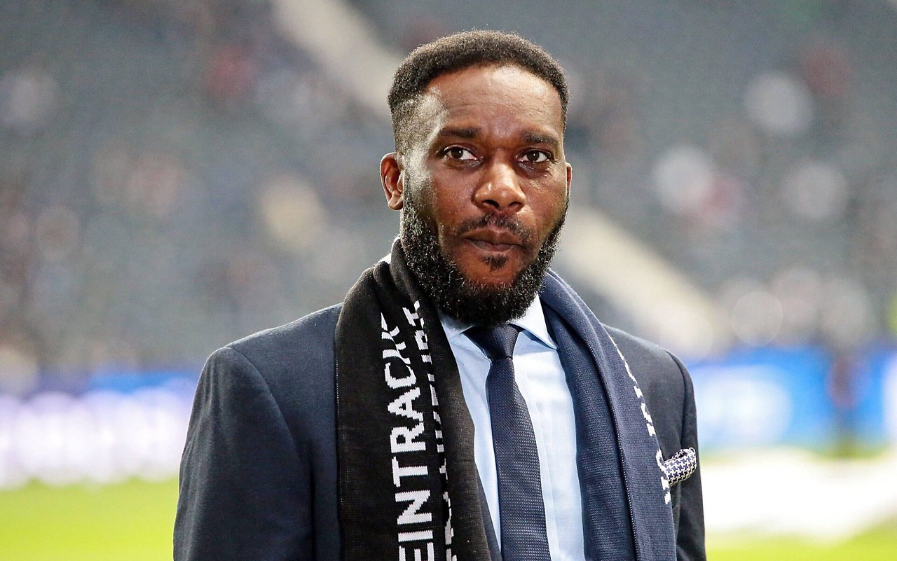 Jay-Jay Okocha, ex-craque nigeriano, atualmente atua como comentarista e dirigente esportivo. (Foto: AFP)