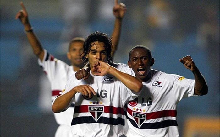 Josué em ação pelo São Paulo, clube onde também foi campeão e virou ídolo. (Foto: Gaspar Nóbrega/Lancepress!)