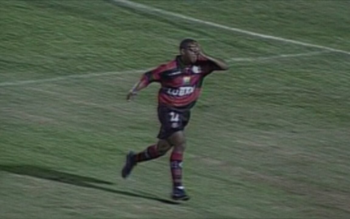 Lê, ex-atacante do Flamengo, fez o gol do título da Copa Mercosul de 1999 e se aposentou após passagem por clubes do Brasil, Europa e Angola. (Foto: Reprodução)
