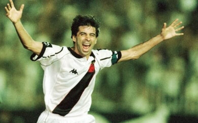 Saiba onde está o ex-zagueiro Mauro Galvão, ídolo de clubes como Vasco e Internacional, atualmente atuando como comentarista e participando de eventos. (Foto: Sergio Moraes/LANCE!)