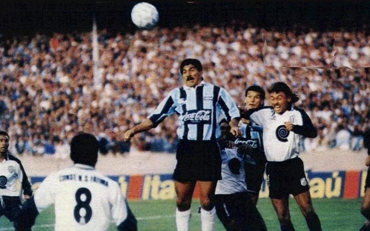 Nildo comemorando o gol do título da Copa do Brasil de 1994 pelo Grêmio, contra o Ceará. (Foto: Grêmio)
