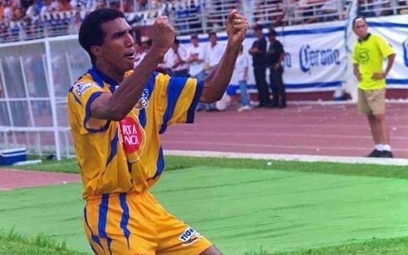 Nilson Esidio em ação durante sua passagem pelo Tigres, do México. (Foto: Tigres)