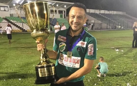 Paulinho Kobayashi, ex-atacante do Fluminense, virou treinador e conquistou a Série D com o Ferroviário em 2023. (Foto: Reprodução)