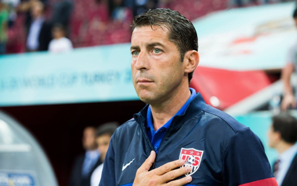 Tab Ramos, ex-meia da seleção dos EUA, hoje trabalha como treinador no futebol dos EUA. (Foto: FIFA)