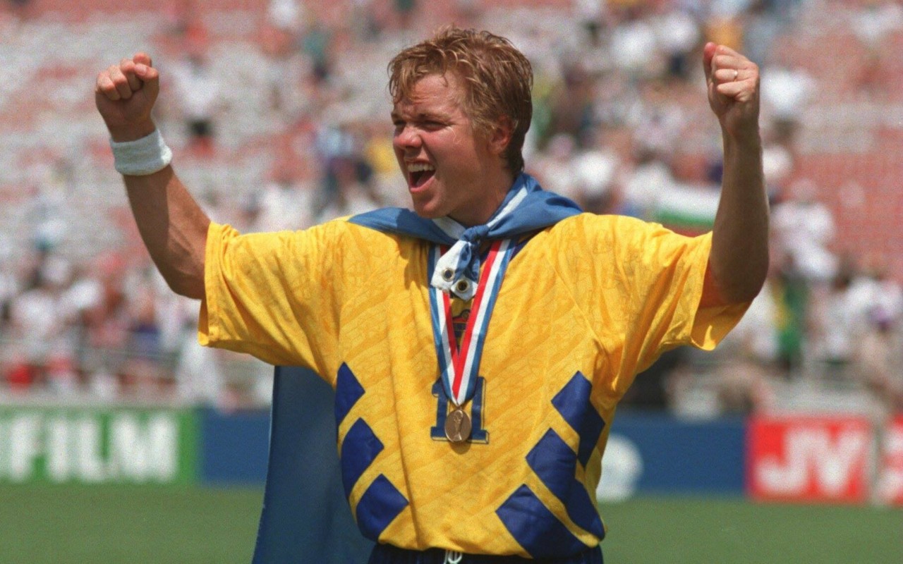 Thomas Brolin durante a Copa do Mundo de 1994, onde viveu o auge de sua carreira no futebol europeu. (FIFA)