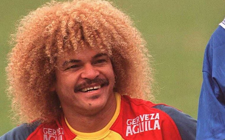 Carlos Valderrama, um dos maiores ídolos da história do futebol colombiano, segue sendo um ícone mesmo após a aposentadoria. (Foto: AFP)