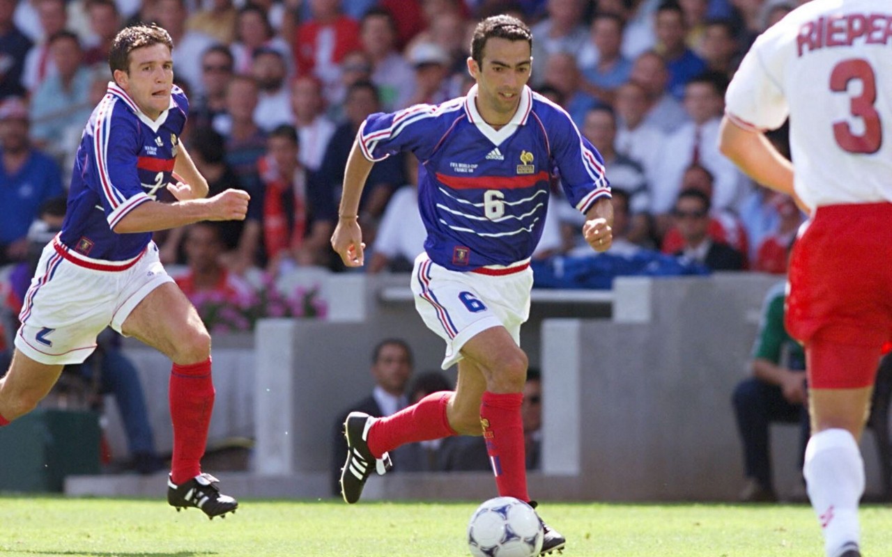 Youri Djorkaeff em sua passagem pela Inter de Milão, onde conquistou a Copa da UEFA em 1998. (Foto: AFP)