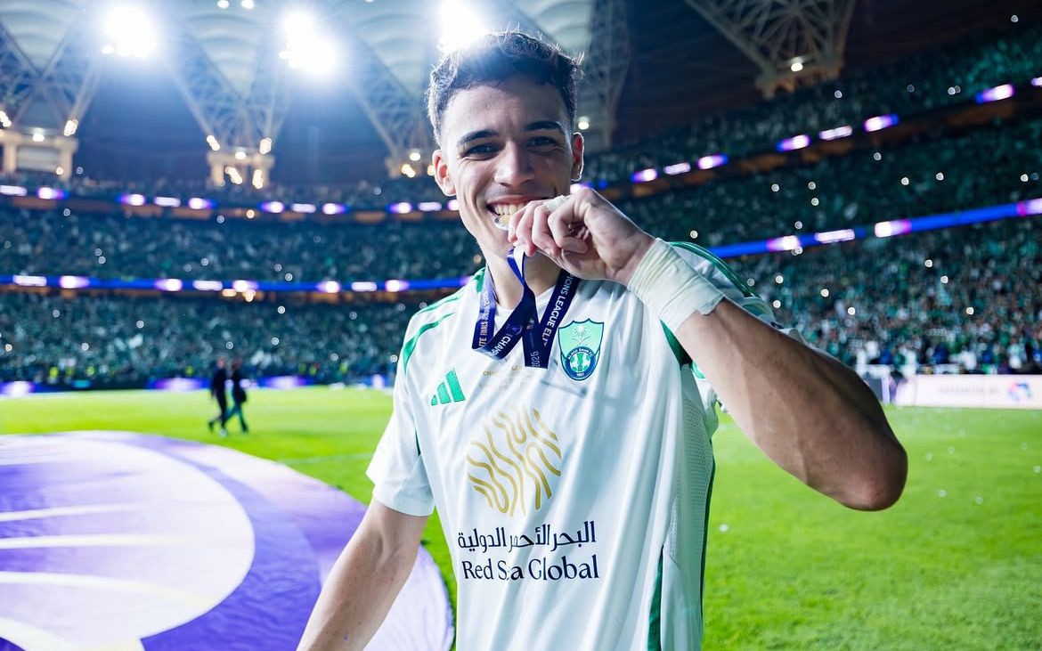 Gabri Veiga comemora conquista da Liga dos Campeões da Ásia (Foto: Reprodução/Instagram/@gabriveiga)