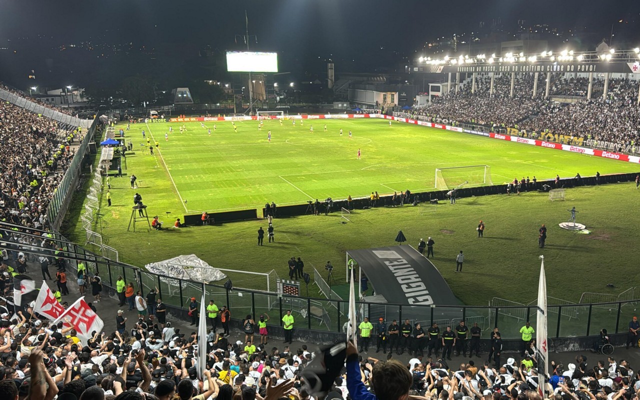 Postagem do Botafogo em São Januário é interpretada por internautas como provocação (Foto: Matheus Guimarães/Lance!)