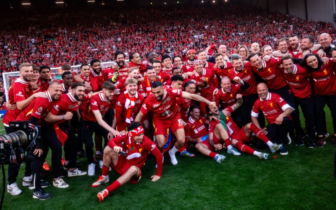 Liverpool recebeu premiação milionária pelo título da Premier League. (Foto: Reprodução/X/@LFC)