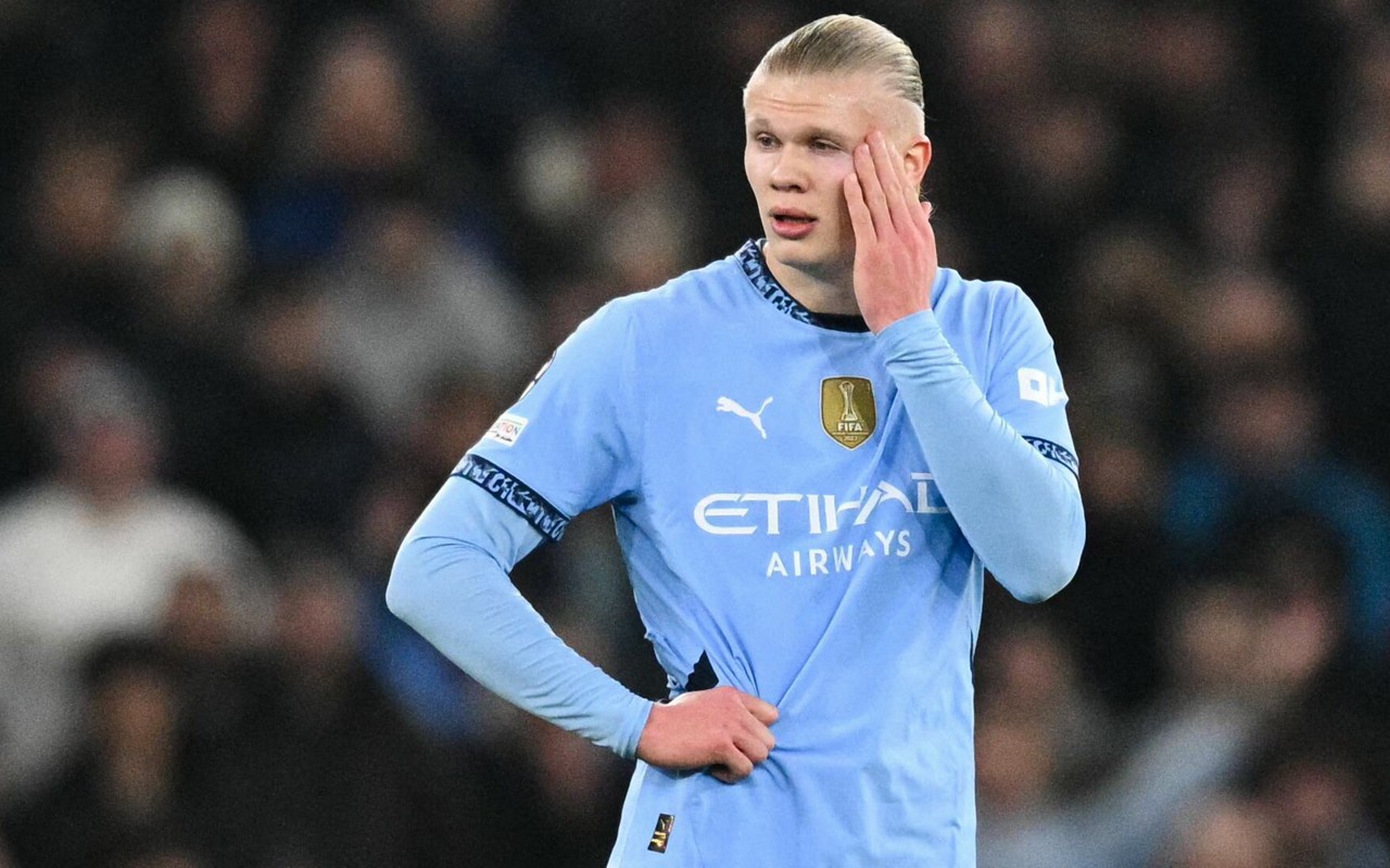 Haaland em ação pelo Manchester City (Foto: Oli SCARFF / AFP)
