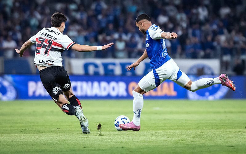 Wanderson deixou o jogo com o São Paulo com dores no joelho direito (Foto: Gustavo Aleixo/Cruzeiro)
