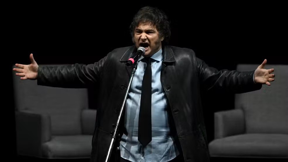 presidente da Argentina canta rock no lançamento do seu novo livro