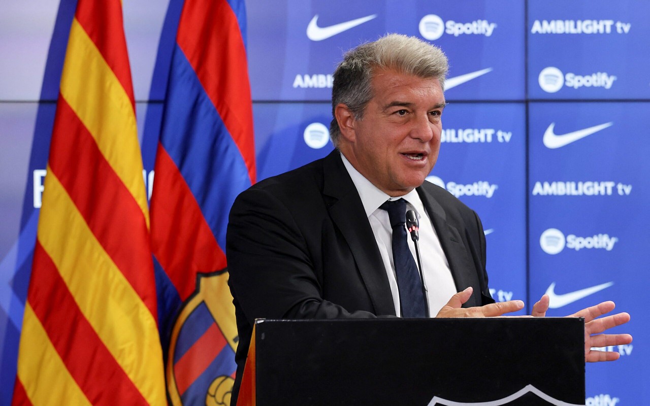 Presidente do Barcelona, Joan Laporta em coletiva de imprensa (Foto: Lluis Gene/AFP)