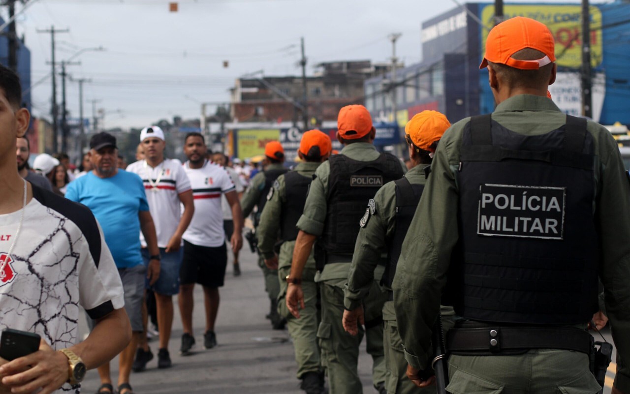 Ruas de Recife foram cercadas por terror neste sábado (1º) (Foto: Marlon Costa/AGIF)