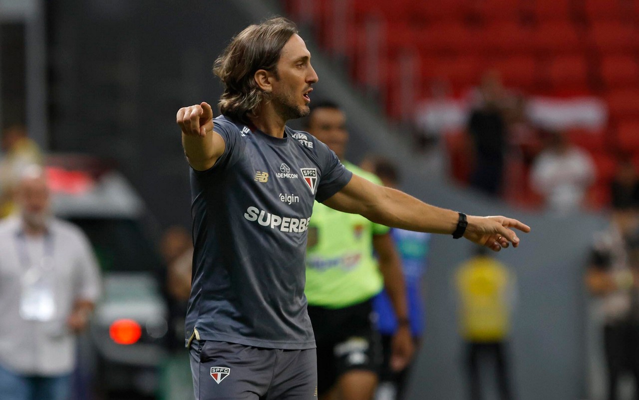 Zubeldía cumpriu suspensão contra a Ponte Preta
