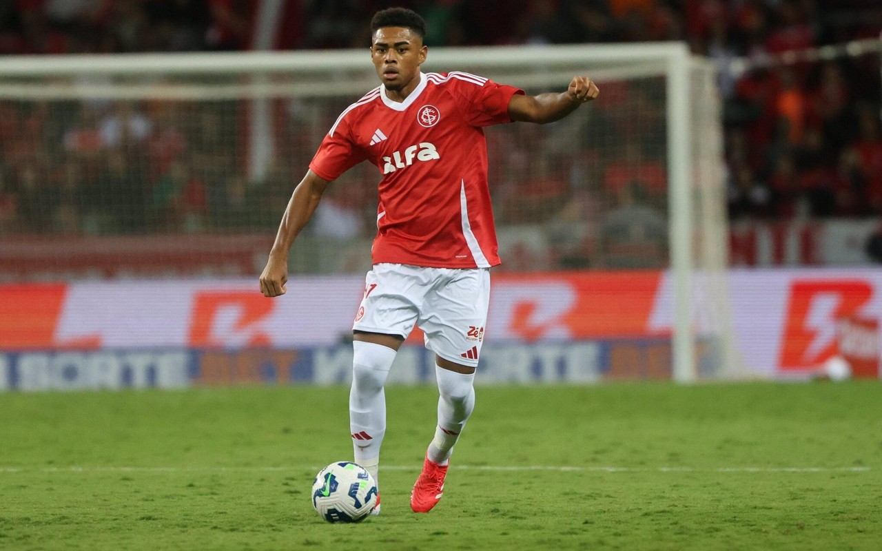 Victor Gabriel é lateral-esquerdo de origem e pode jogar na função (Foto: Ricardo Duarte/SC Internacional)