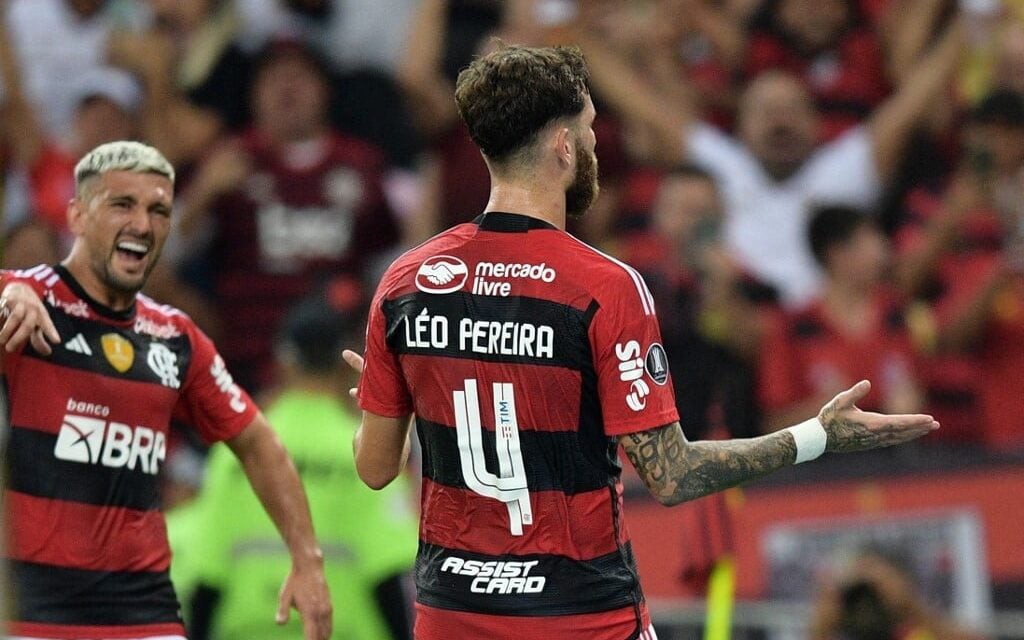 Léo Pereira abandonou a pré-temporada do Flamengo nos Estados Unidos após a notícia (Foto: CARL DE SOUZA/AFP)