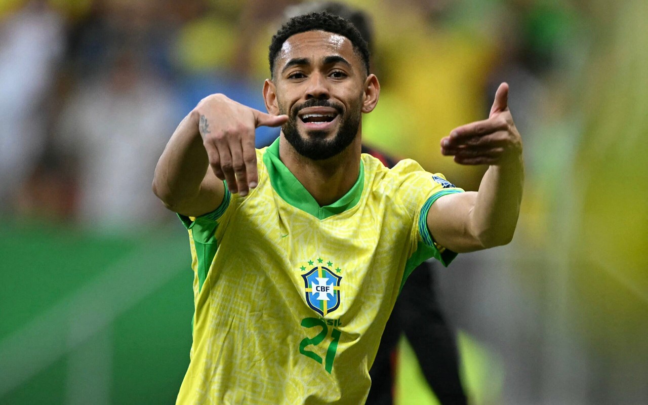 Matheus Cunha durante jogo entre Brasil e Colômbia, pelas Eliminatórias da Copa do Mundo (Foto: Evaristo Sá/AFP)