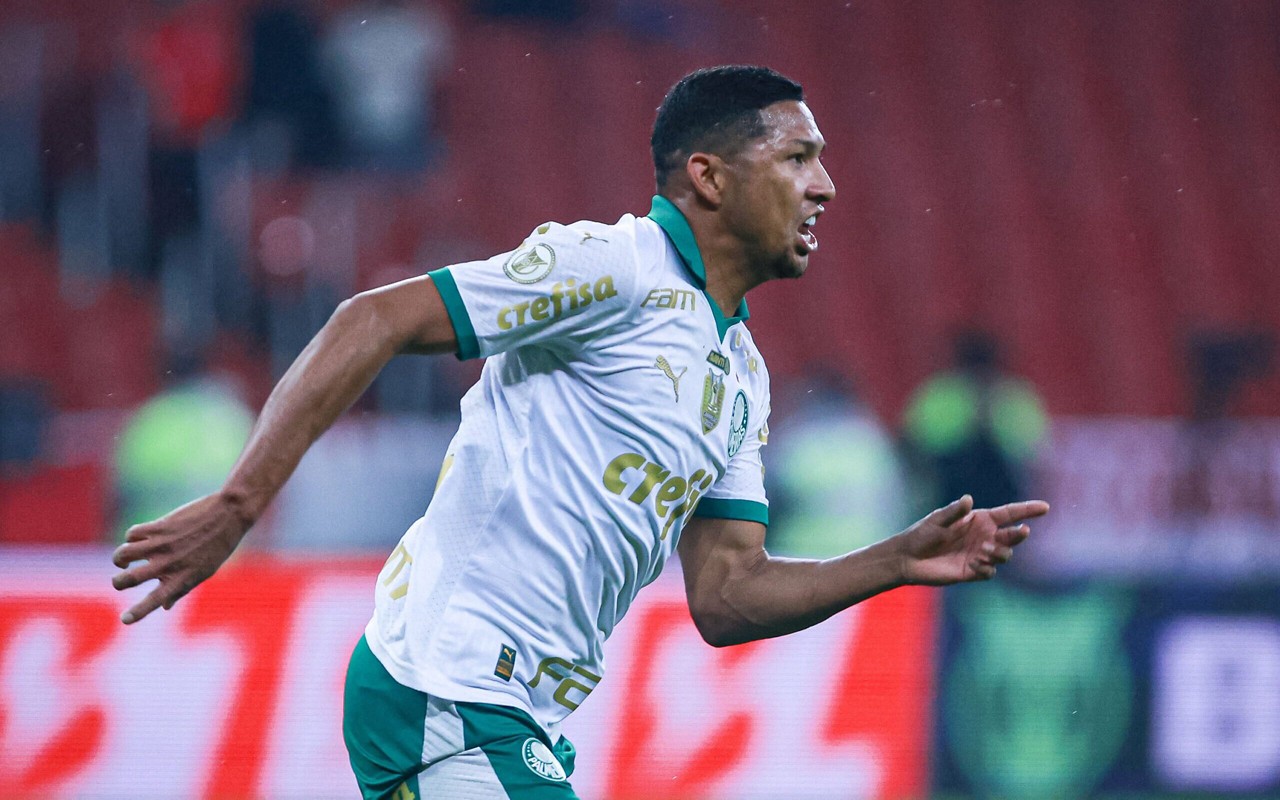 Rony em partida do Palmeiras (Foto: Maxi Franzoi/AGIF)