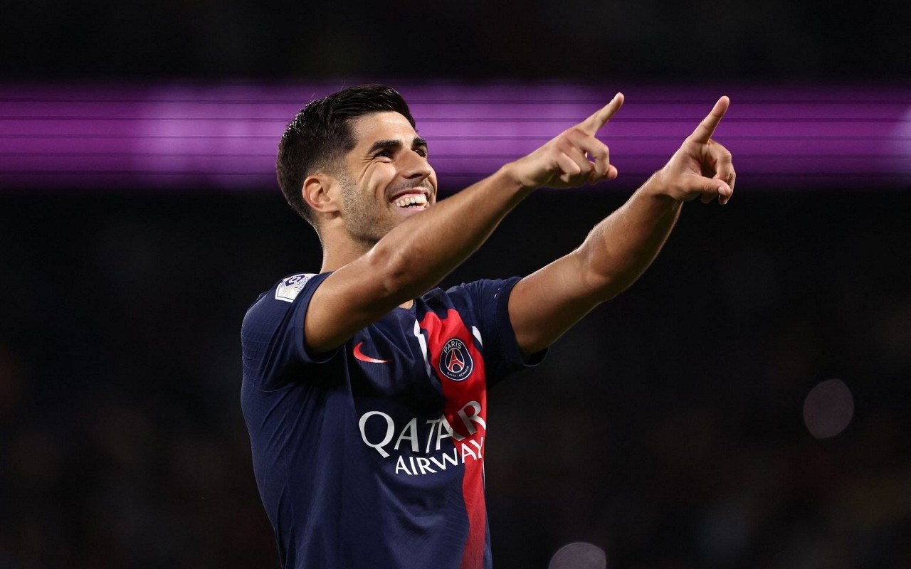 Marco Asensio comemorando gol pelo Paris Saint-Germain (Foto: Franck Fife/AFP)