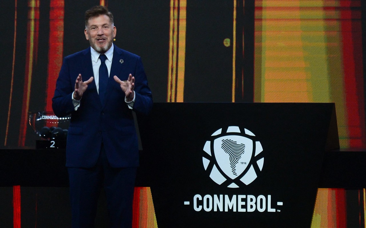 Presidente da Conmebol, Alejandro Dominguez, também teve falas racistas contra os brasileiros. (DANIEL DUARTE / AFP)